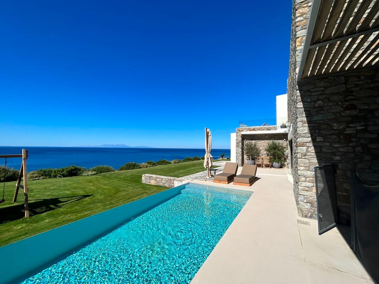 Twelve-metre lap pool with sea view